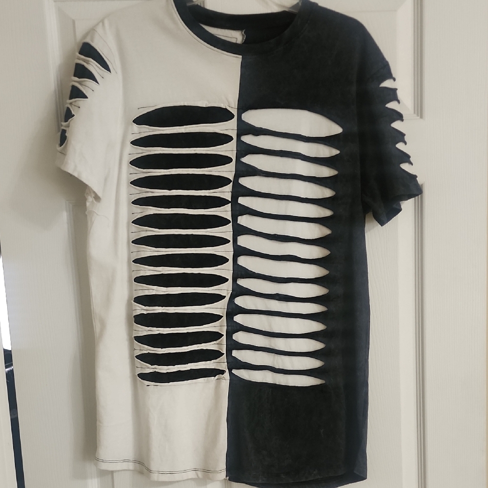 Rue21 Black and White Split Tee